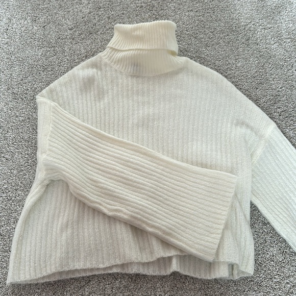 H&M ribbed turtleneck cream small - Picture 4 of 4